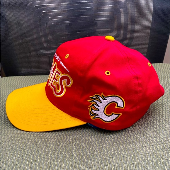STARTER Vintage Calgary Flames Hat. Leather buckle strap. Made in Korea - Picture 3 of 11